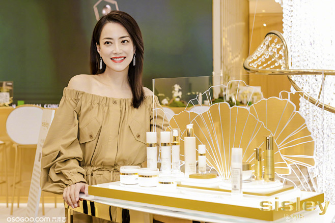 法国希思黎-时光见证卓越限时展彩妆美妆护...