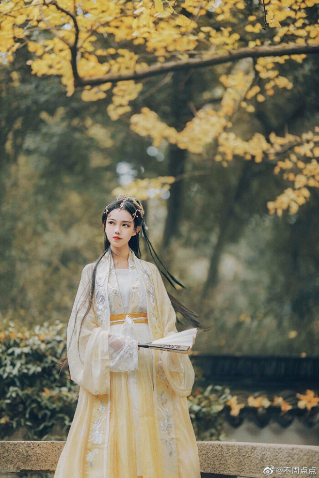 【人间嶙峋路，何如当何如】

后来坐在柿...
