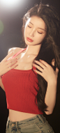 红色吊带毛衣性感身材美女全屏高清手机壁纸-美女壁纸-壁纸下载-彼岸桌面