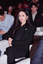 杨幂黑色西服优雅性感写真图片

