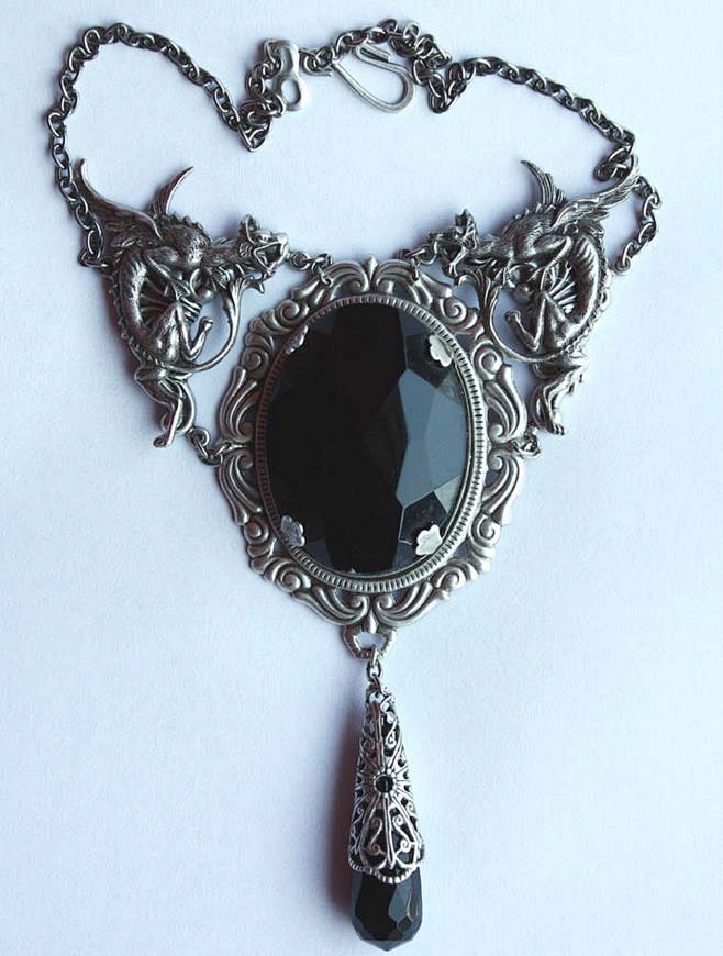 Black dragon necklac...