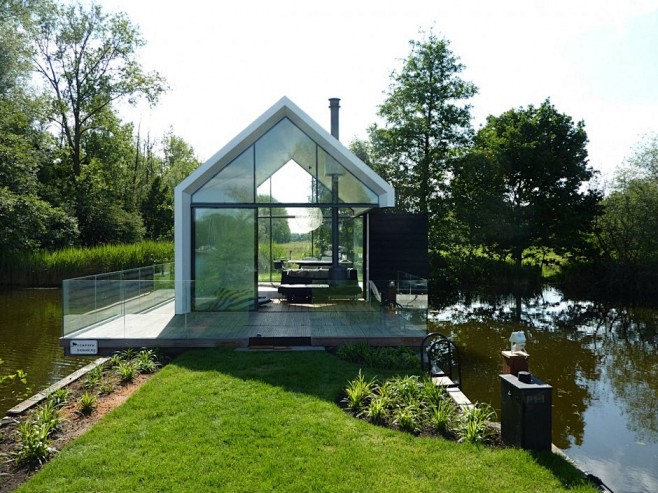 与大自然共生的迷你建筑 位于荷兰湖区的度...