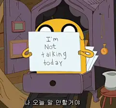 分享一批好玩的韩语表情包 :  今天给大家分享一批韩语表情包。（所有图片来源于网络，版权归原作者所有） 表情保存方法：长按图片，保存或收藏即可。 但是这时候存下来的还是图片，要想加到表情包，方法很简单，到应用市场下载一个“表情制作...