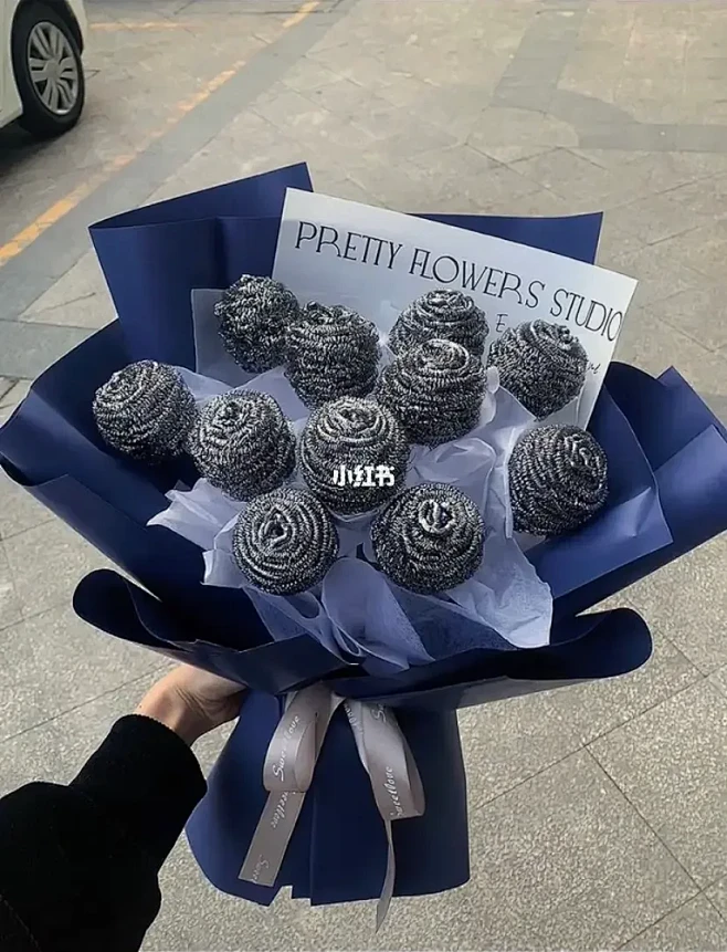 钢丝球的花语：心硬如铁，用完就扔，下一个...