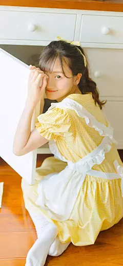 渣男壁纸：小清新美女系列，淡黄色主题，喜欢吗？_图片 : 点击图片放大、长按图片保存 点击添加图片描述（最多60个字） ............................. ....... 点击添加图片描述（最多60个字） .…