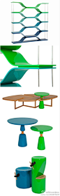 #乐孜轻办公##创意家具#巴西Fetiche设计工作室从热带主义运动中获得灵感，为家具厂商Schuster设计了一系列名为「Tropicália」的家具，这些家具包括搁架、咖啡桌、边桌和凳子，采用实木制作，主色调为蓝色和绿色，将海浪、棕榈叶、鼓等元素融入家具的设计中，充斥着浓郁的热带风情。