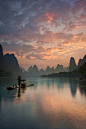 漓江在日出/中国
Li River at sunrise / China