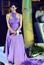 范爷志玲姐姐穿紫色仙裙 居然都输给了她_时尚_腾讯网