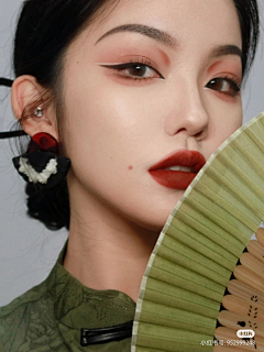 什么都会一点的设计师采集到妆容