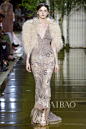 90年代吉布森女孩！祖海·慕拉 (Zuhair Murad) 2017秋冬高级定制秀，海报网带你亲临2017秋冬高定时装周