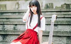 氧气美女抱着吉他唯美室外写真电脑桌面壁纸