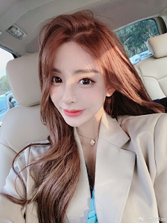 困炸了的兔子采集到美女
