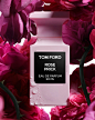 Photo by TOM FORD BEAUTY on November 03, 2020. 图片中可能有：花和植物、上面的文字是“TOM FORD ROSE PRICK EAU DE PARFUM 50 ML”.