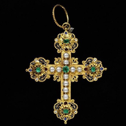 16—19世纪华丽的宝石十字架项链。