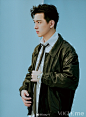 #v-视觉#@李现ing ｜《VogueMe》四月刊花絮大片：从另一个角度观赏“李想有限公司”BOSS李现，滤镜之下的办公室复古穿搭别具一格 ​​​​