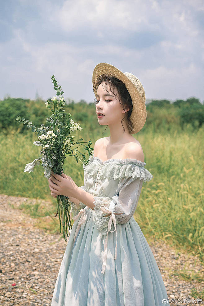 img-d3e530bf0733803f...