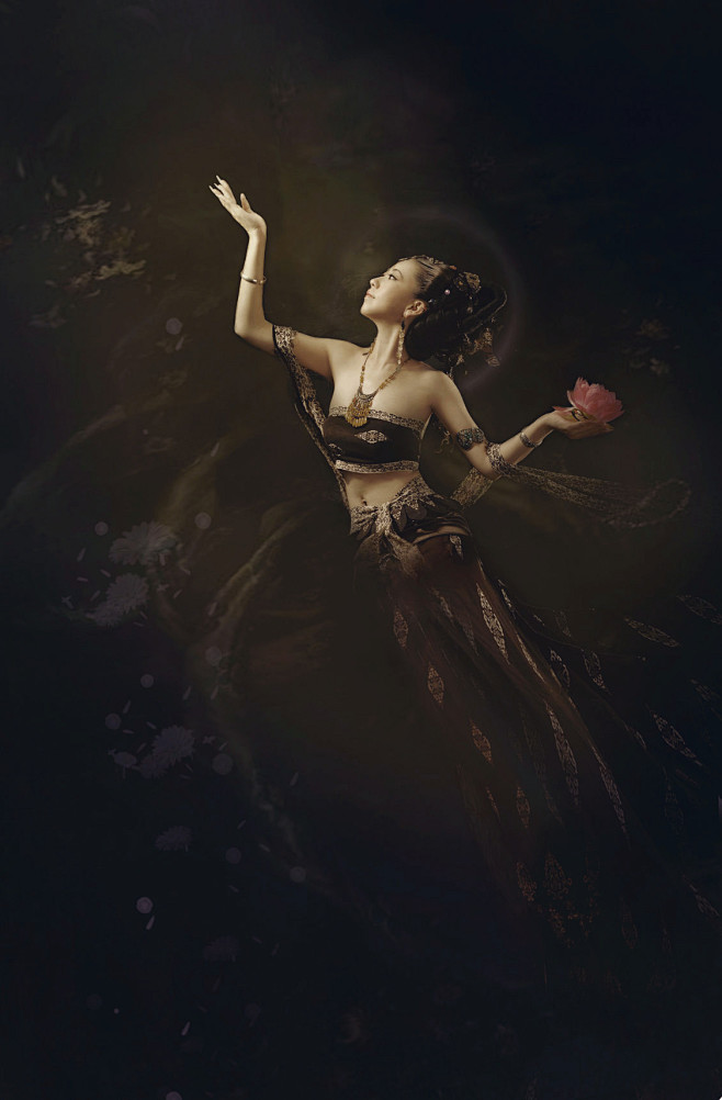 10:26:14汉服摄影  古装摄影 汉服美女  飞天女频-古风真人萳兮该采集