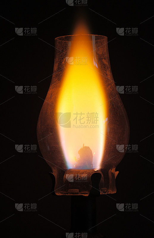 黑暗中的火光
