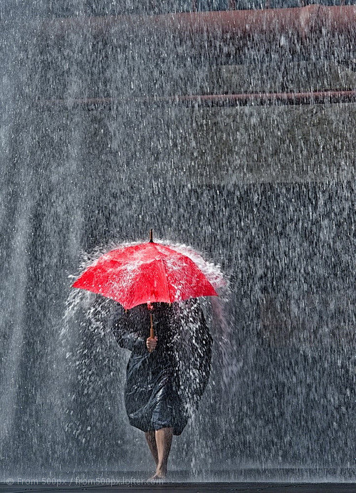 倾盆大雨图片唯美图片