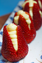 Strawberries Filled with ready-made cheesecake filling, delicious and easy