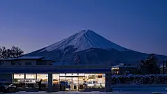 8k富士山便利店壁纸｜雪夜街景背景图片 - 日系「哲风壁纸」