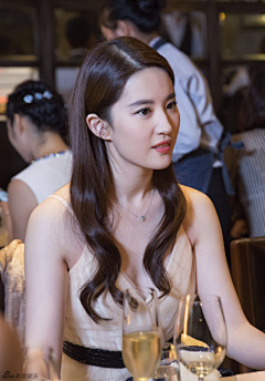 奥特曼大Q采集到美人