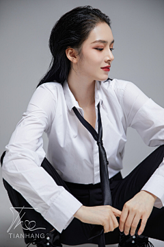 雨水一盒spring采集到pose_精英高智感_女
