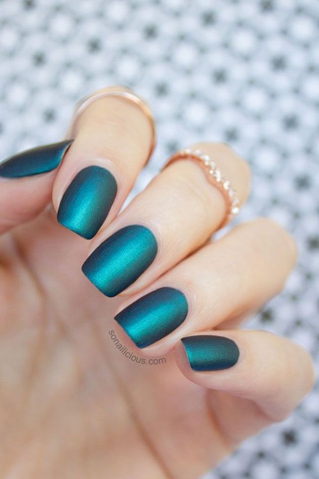 Emerald matte nails