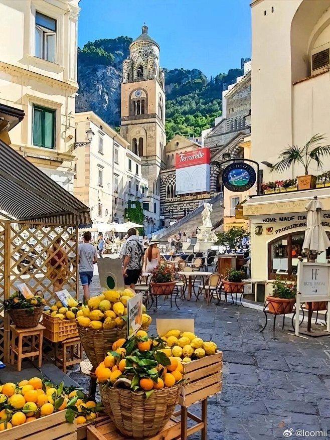 意大利Amalfi 阿马尔菲海岸的彩色小...