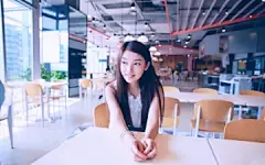 甜美女生校园生活高清壁纸