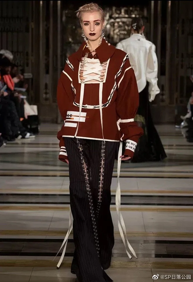 Han Wen | Autumn/Winter 2017 Ready-To-W... 来自SP日落公园 - 微博-花瓣网