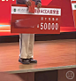 高校奖学金颁奖牌500写得像50000，网友：万里万气
