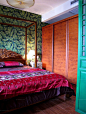 东南亚风格别墅五室三厅卧室床背景墙灯具衣柜装修效果图