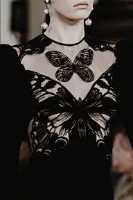 从嘴间划过的文字