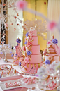 武汉SissiCakeDesign【粉金色系婚礼甜品桌】 By @Sissi Cake Design : 粉色系婚礼搭配有粉嫩的甜品设计，公主风，童话梦，样样都有！粉金色的紫醉金迷，甜而不腻，令人心动不已~