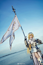 狐白Haku  
今天 10:30 来自 微博 weibo.com
#Fate/GrandOrder#  

“ 我的旗帜啊，保护我的同胞吧！吾主在此！”

贞德·三破：狐白O狐白Haku 
摄影：@慕笙__________ 
后期：@我左青龙右白虎腰间纹个米老鼠 
感谢后勤黄老师！！！
啊...我多么想要一个白贞德【。】 ​​​​