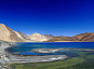 7.09 蓝绿之漩：印度班公湖
在印度拉达克的班公湖（Pangong Lake），湖水中搅著湛蓝与青绿。这座在喜马拉雅山上的湖泊位于中印边界，也是两国之间领土争议的焦点。