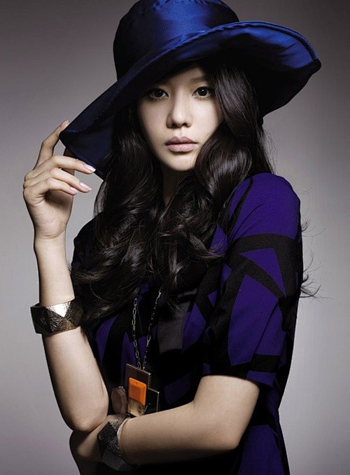 Kim Ah-joong (also K...