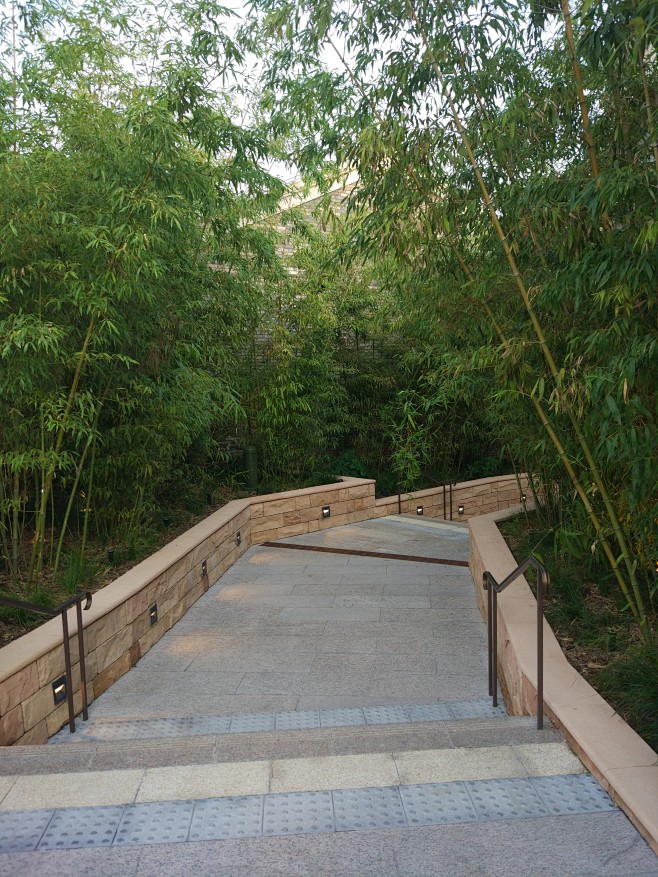 迪士尼台阶毛石挡土墙