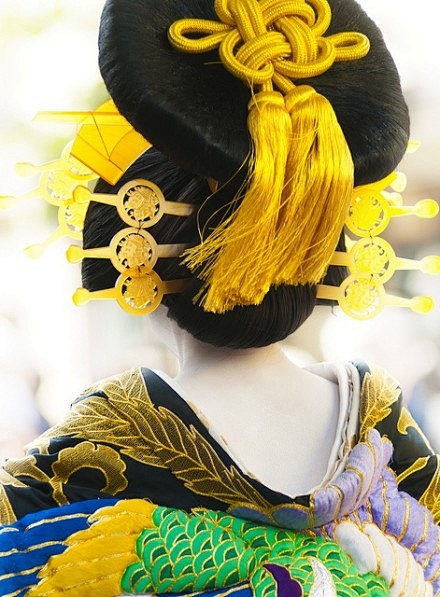 【兵庫髷】江户时代的发型开始流行"兵庫髷.