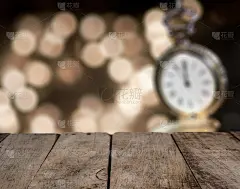 质朴的木制桌子展示和蒙太奇产品和假日背景