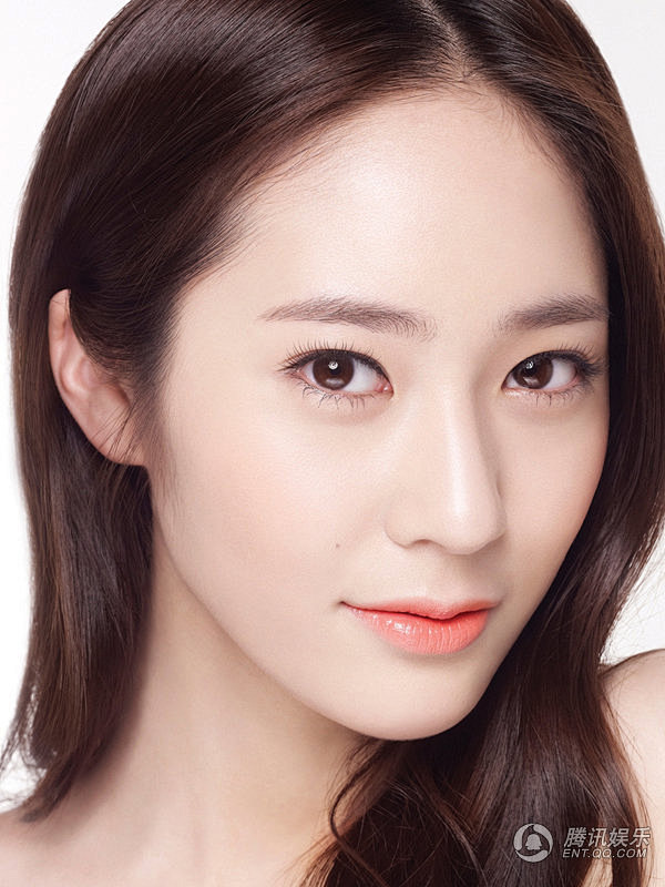 高清：韩团f(x)Krystal担任某化...