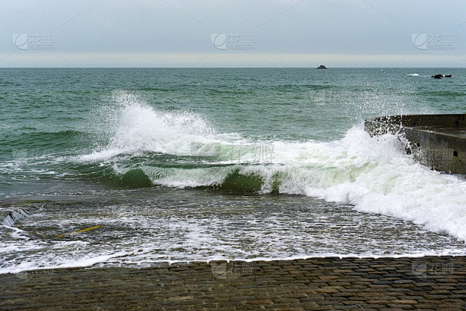 波浪淹没高潮