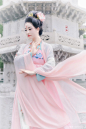 【云想衣裳花想容】