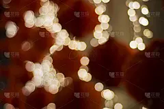 用模糊的光线模糊红色