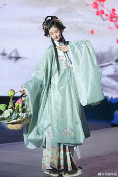 小手丫采集到汉服古装