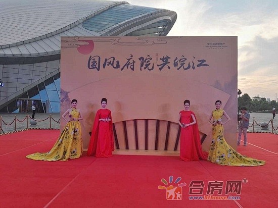 古色古香的迎宾列队.jpg