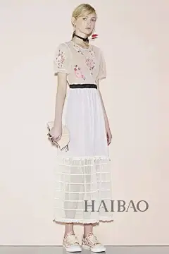是神话，更是童话！Red Valentino 2016春夏女装秀，海报网带你亲临2016春夏纽约时装周！-TP国际名品-微头条(wtoutiao.com)