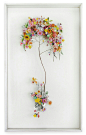 Anne Ten Donkelaar是一位名副其实的花艺工匠，她以植物花材为创作主题，将生命的各种姿态移植于画框之中，花朵与植物的细枝末节经过她的设计都变的极其生动！下面的这一系列作品名为《Flower constructions》。