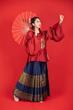 汉服红色背景新年龙年春节美女人物摄影图